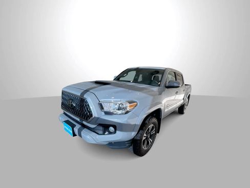 Used 2019 Toyota Tacoma TRD Sport AWD/4WD image 4