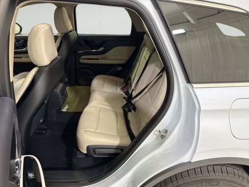New 2026 Lincoln Corsair Premiere w/ Rear Removable Package Tray FWD image 24