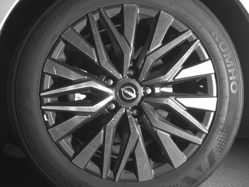 Used 2025 Nissan Altima 2.5 SV FWD image 12