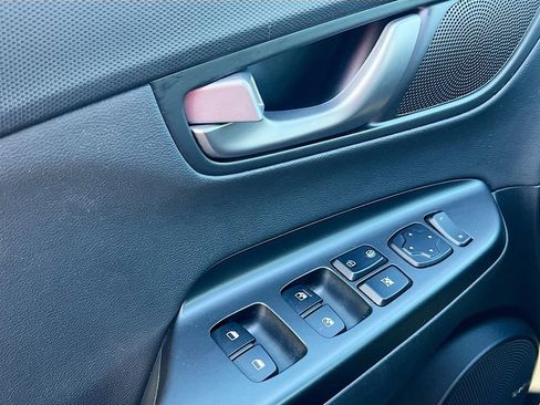 Used 2021 Hyundai Kona Limited image 17