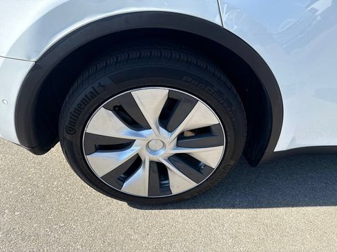 Used 2021 Tesla Model Y Long Range AWD/4WD image 10