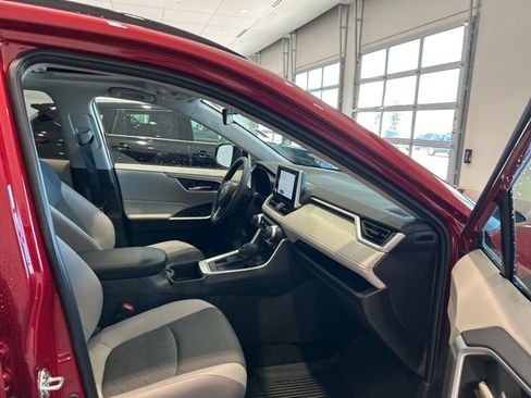 Used 2025 Toyota RAV4 XLE w/ Convenience Package image 21