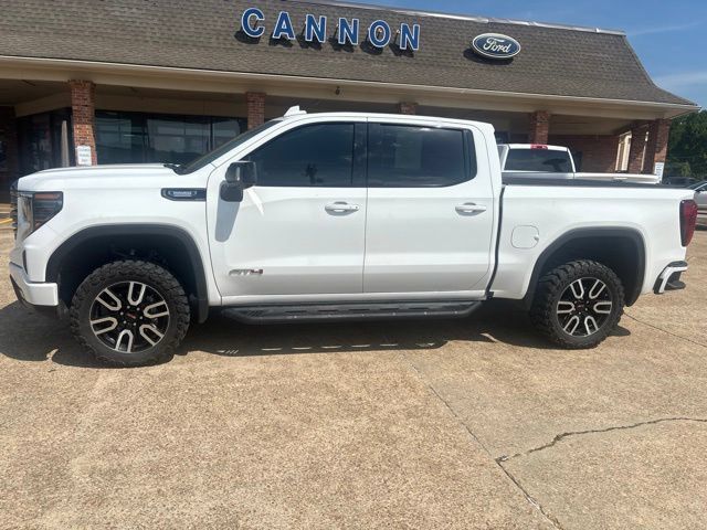 Used 2025 GMC Sierra 1500 AT4 w/ Technology Package AWD/4WD image 2