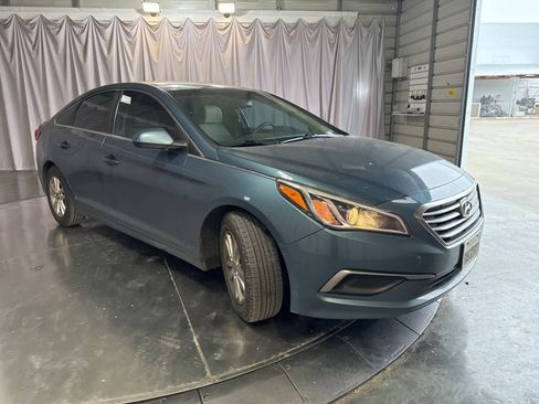 Used 2017 Hyundai Sonata SE w/ Cargo Package image 3