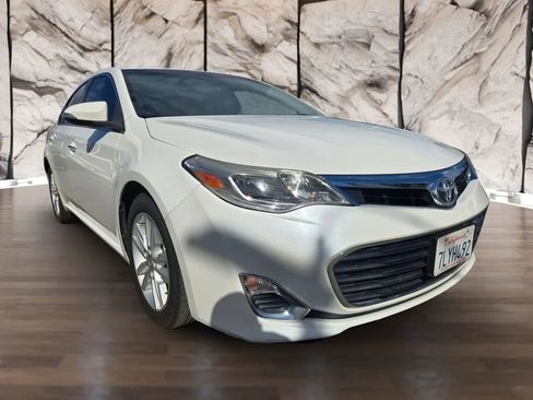 Used 2015 Toyota Avalon XLE Premium w/ Preferred Accessory Package FWD image 3
