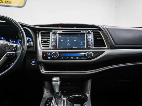 Used 2019 Toyota Highlander XLE image 13