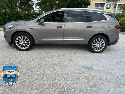 Used 2018 Buick Enclave Premium w/ Experience Buick Package FWD image 2