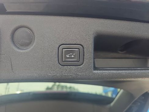 Used 2023 Chevrolet Equinox Premier FWD image 37