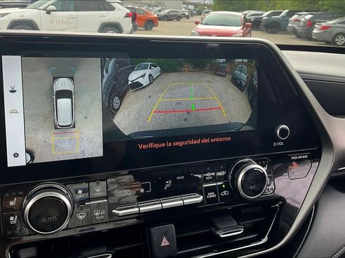 Used 2025 Toyota Highlander Limited image 27