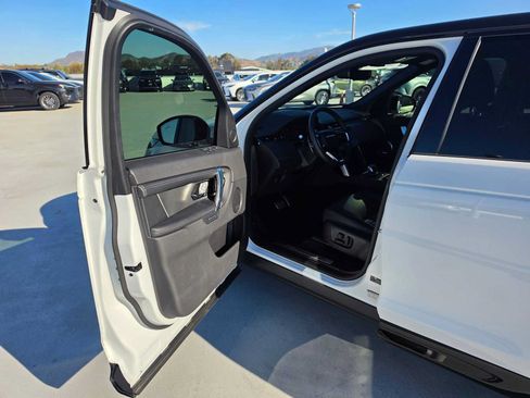 Used 2024 Land Rover Discovery Sport Dynamic SE AWD/4WD image 19