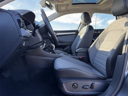 Used 2025 Volkswagen Jetta SE image 28