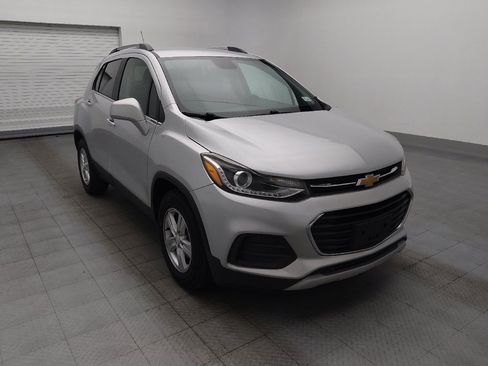 Used 2020 Chevrolet Trax LT FWD image 13