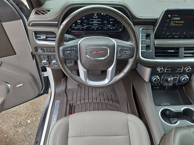 Used 2023 GMC Yukon SLT AWD/4WD image 3