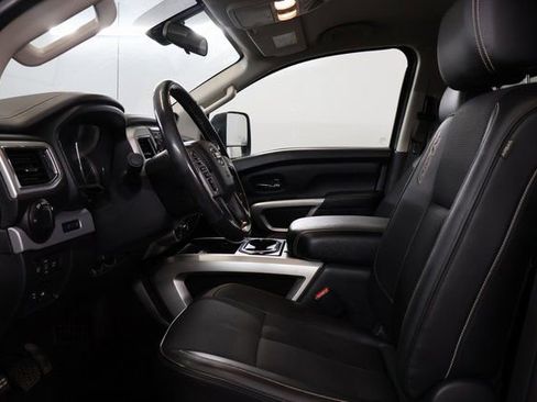 Used 2018 Nissan Titan PRO-4X image 10