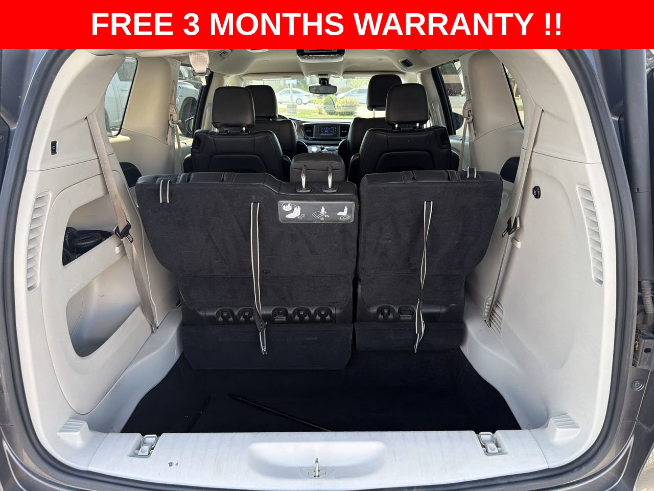 Used 2017 Chrysler Pacifica Touring-L FWD image 23