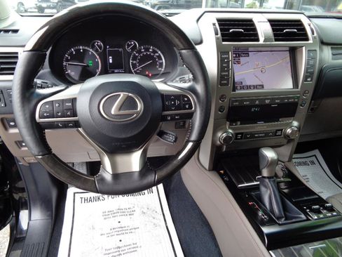 Used 2021 Lexus GX 460 Premium w/ Premium Package image 11