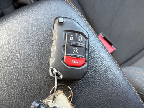 Used 2025 Jeep Wrangler Unlimited Sahara AWD/4WD image 21