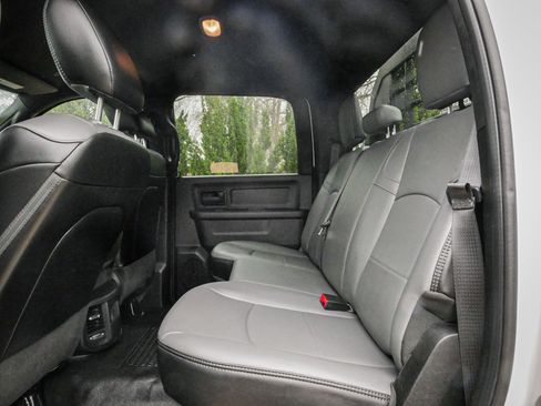 Used 2024 RAM 3500 Tradesman w/ Chrome Appearance Group image 28