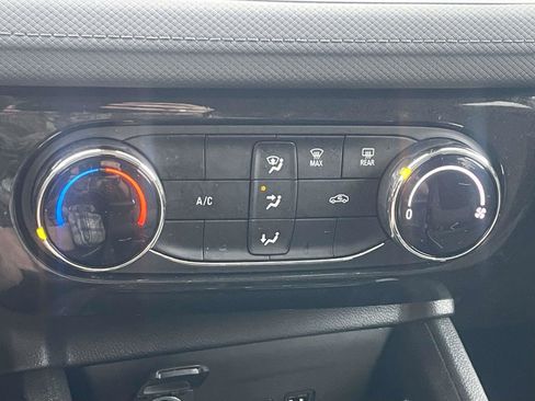Used 2025 Chevrolet TrailBlazer LT AWD/4WD image 16