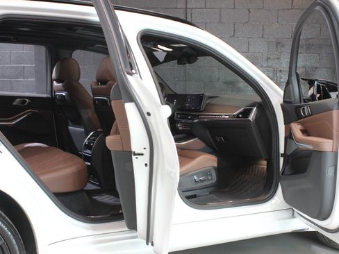 Used 2025 BMW X5 xDrive40i w/ M Sport Package image 30