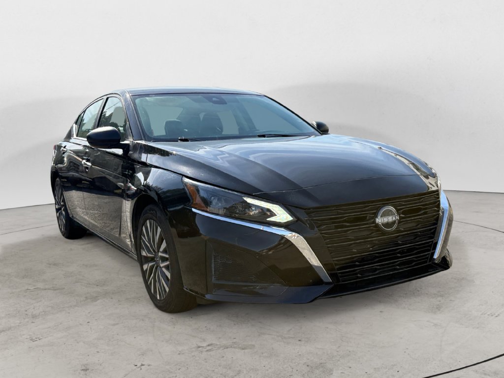 Used 2024 Nissan Altima 2.5 SV FWD image 1