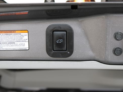 Used 2017 Toyota Sienna Limited Premium FWD image 37
