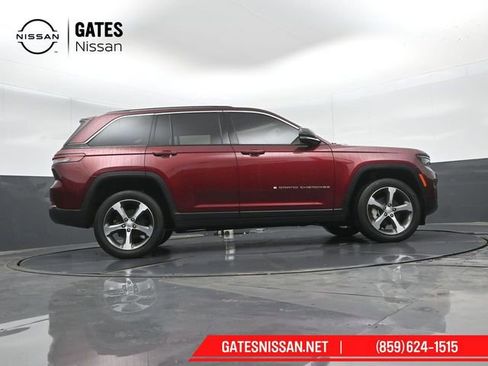 Used 2023 Jeep Grand Cherokee Limited AWD/4WD image 38