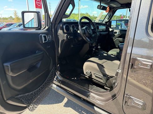 Used 2018 Jeep Wrangler Unlimited Sport S image 13