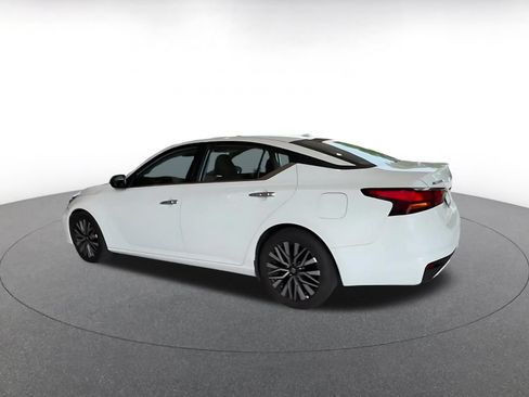 Used 2025 Nissan Altima 2.5 SV FWD image 9