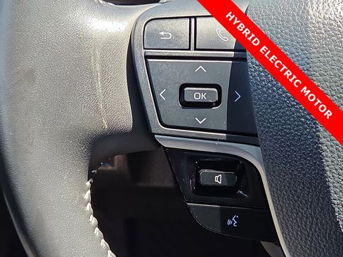 Used 2025 Toyota Camry SE FWD image 21