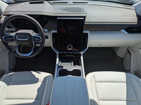 Used 2025 GMC Acadia Denali FWD image 18