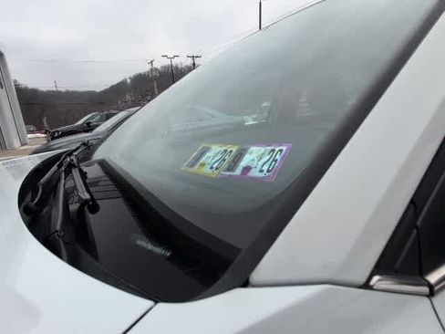 Certified 2022 Volkswagen Taos SE w/ Panoramic Sunroof Package image 12