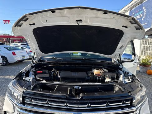 Used 2023 Chevrolet Suburban Premier image 30