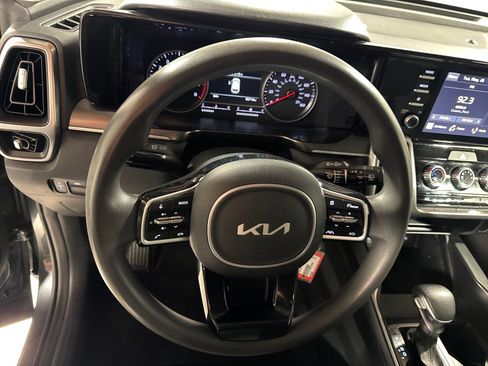 Used 2022 Kia Sorento LX FWD image 18