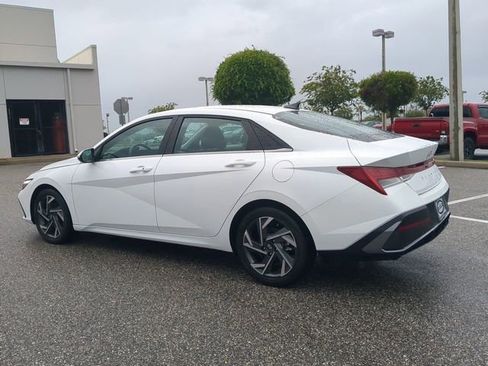 Used 2024 Hyundai Elantra SEL w/ Convenience Package image 6