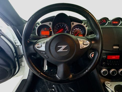 Used 2020 Nissan 370Z Coupe RWD image 13