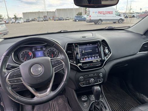Used 2019 Jeep Cherokee Limited w/ Trailer Tow Group AWD/4WD image 7