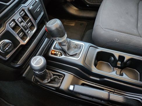 Used 2023 Jeep Gladiator Sport AWD/4WD image 20