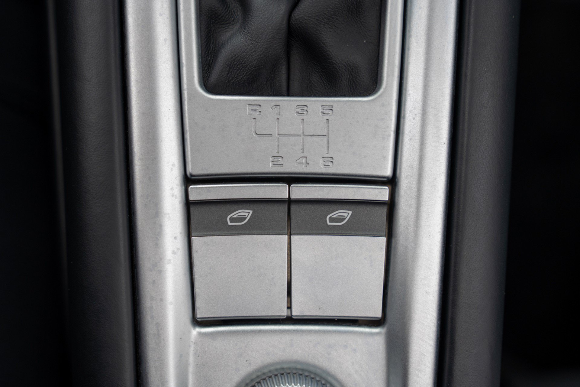 Used 2004 Porsche Carrera GT RWD image 33