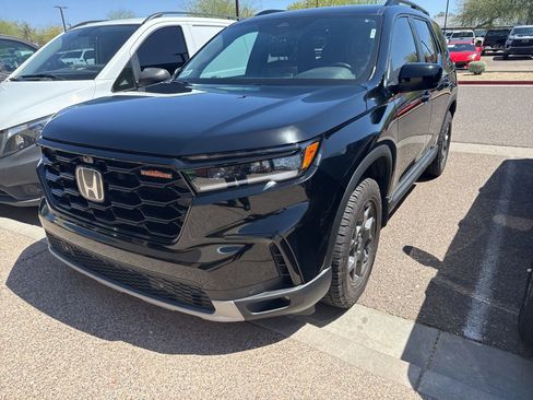 Used 2025 Honda Pilot TrailSport image 1