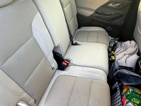 Used 2023 Chevrolet Traverse LS w/ Safety Package FWD image 10
