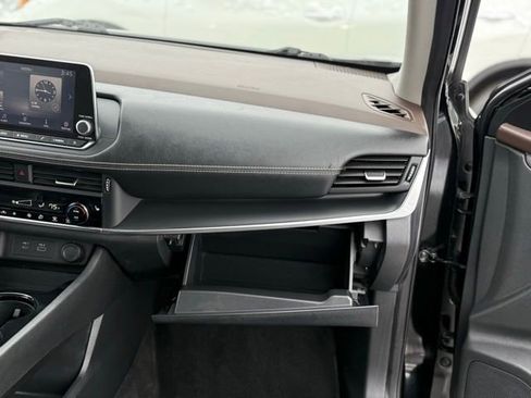 Used 2022 Nissan Rogue S image 29