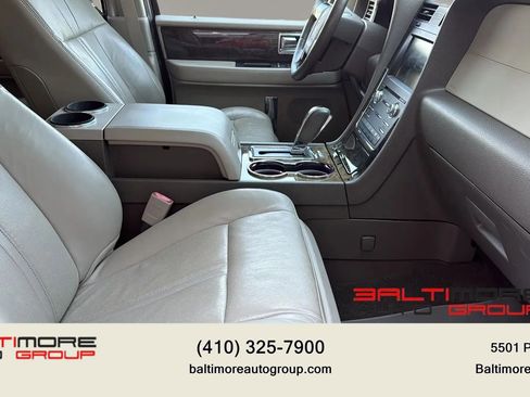 Used 2015 Lincoln Navigator 4WD image 18