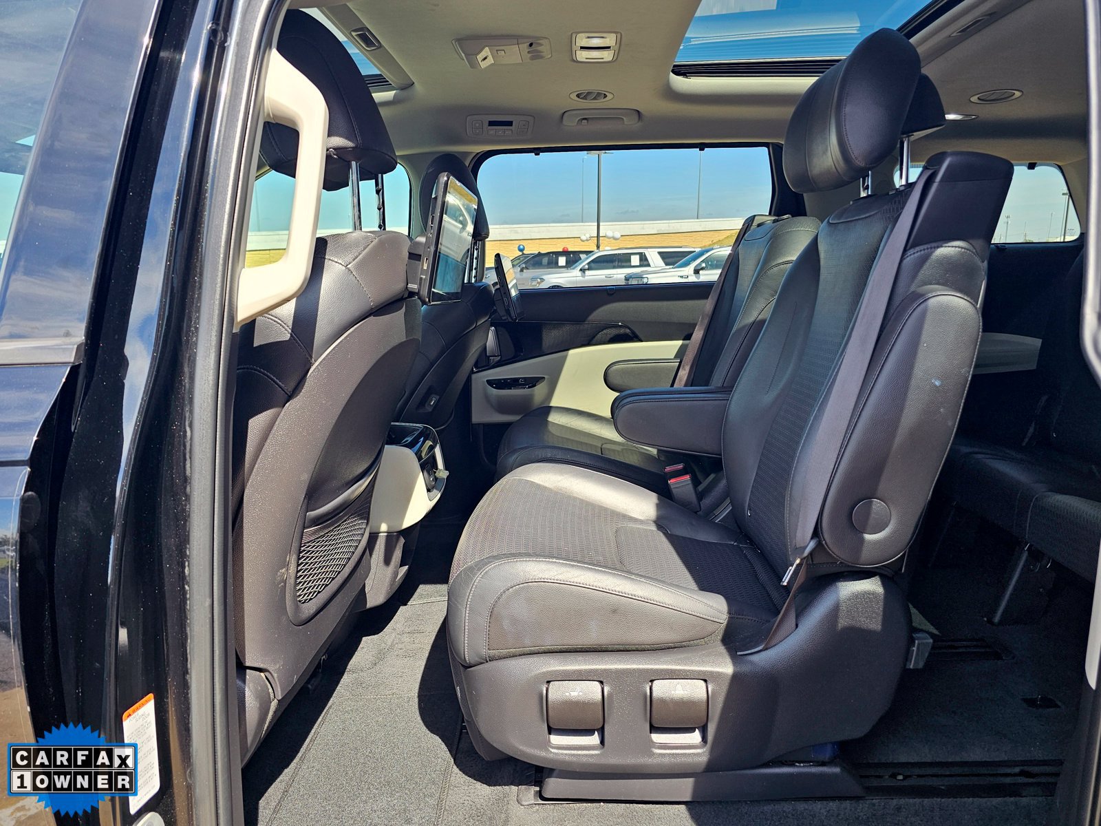 Used 2023 Kia Carnival SX Prestige FWD image 31