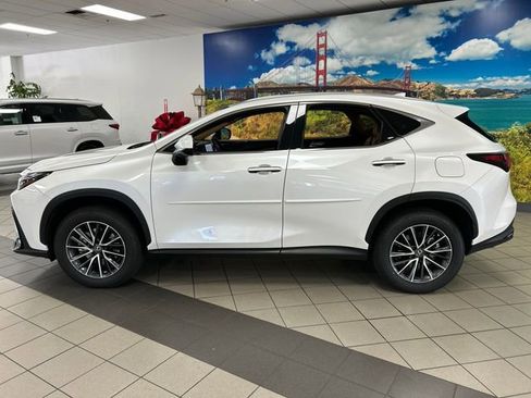 Used 2022 Lexus NX 250 FWD image 4