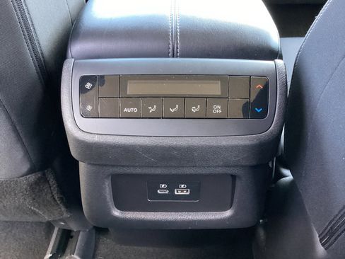 Used 2024 Nissan Pathfinder SV image 35