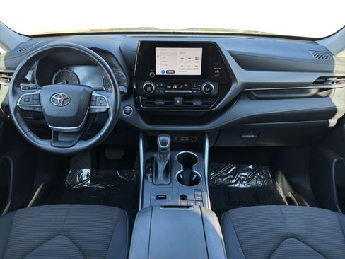 Used 2023 Toyota Highlander L image 10