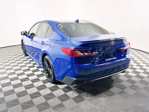 Used 2025 Toyota Camry SE w/ Convenience Package FWD image 5