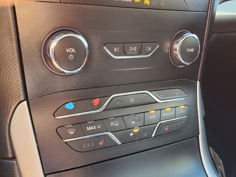 Used 2019 Ford Edge SEL w/ Equipment Group 201A FWD image 22