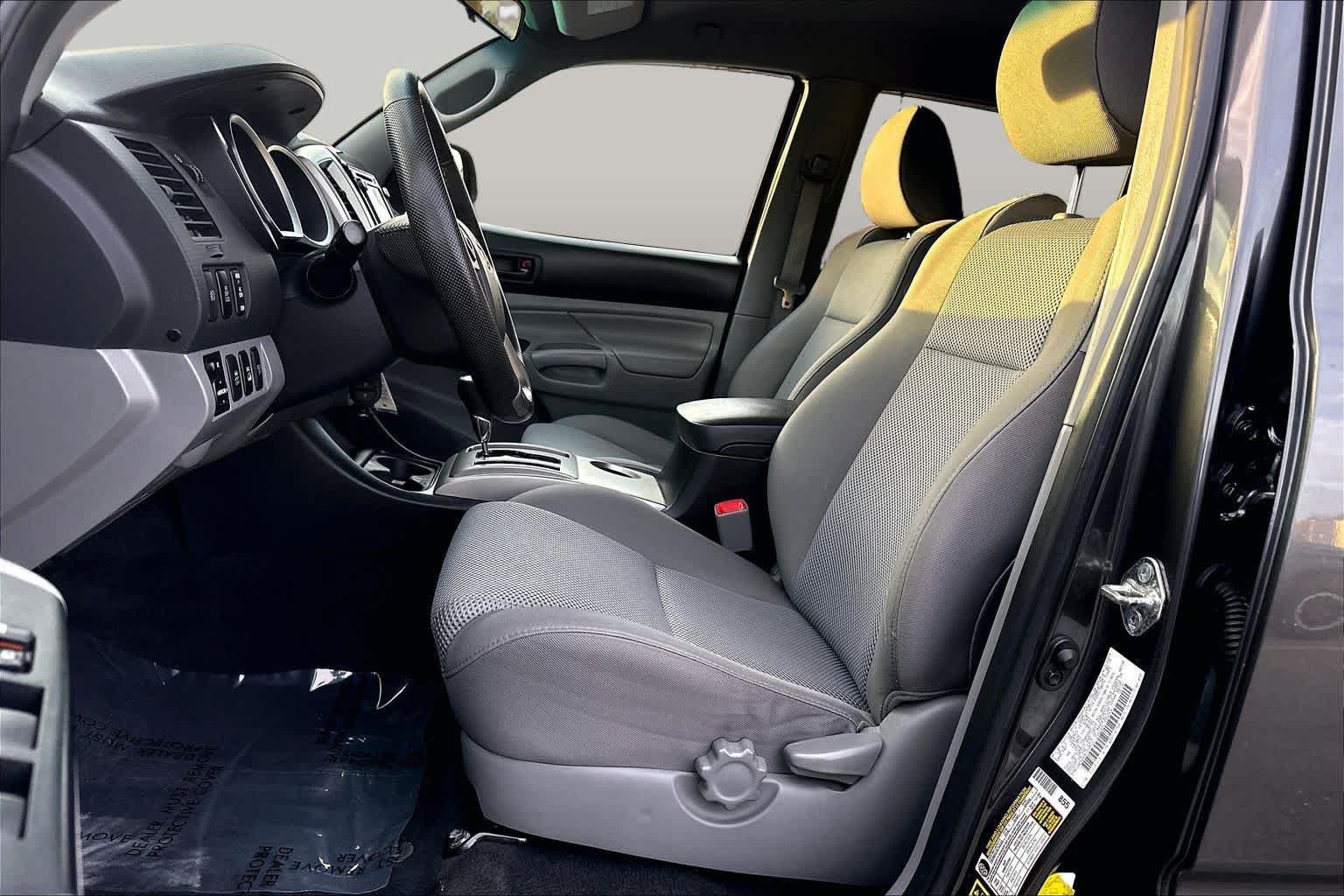 Used 2015 Toyota Tacoma 4x4 Double Cab w/ TRD Off-Road Package image 8